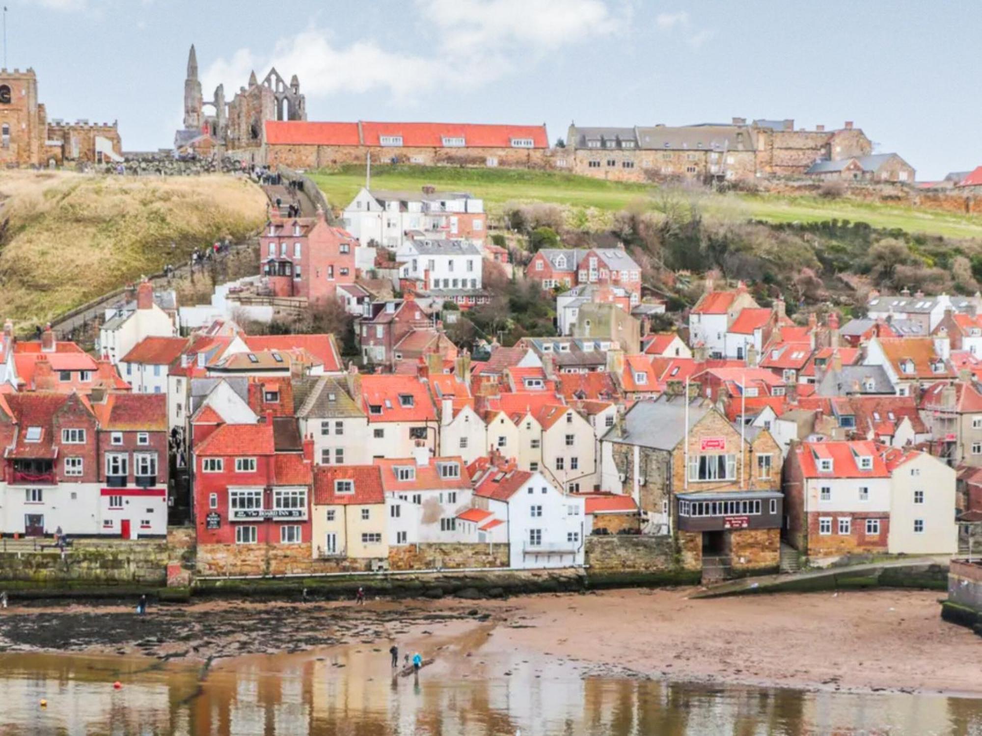 Whitby Sands Kültér fotó